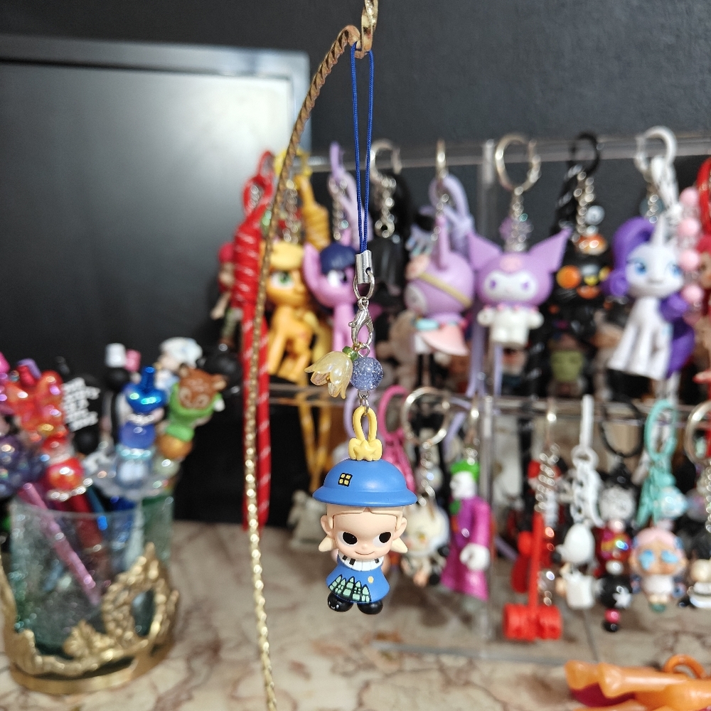 Popmart Zsiga Phone Charm
